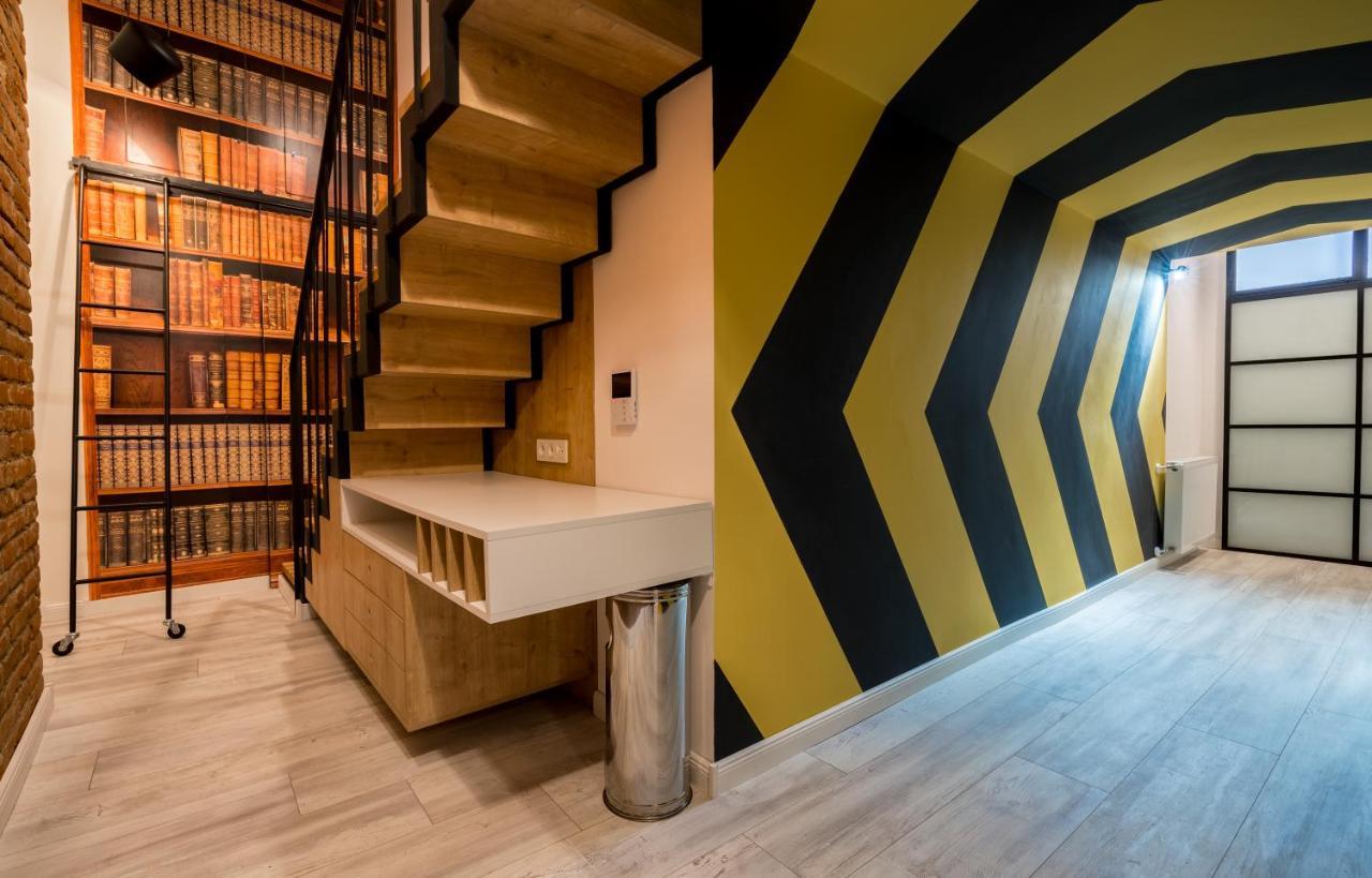 Mini Hotel On Aghmashenebeli Ave Tbilisi Buitenkant foto
