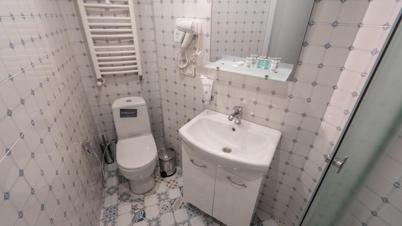 Mini Hotel On Aghmashenebeli Ave Tbilisi Buitenkant foto
